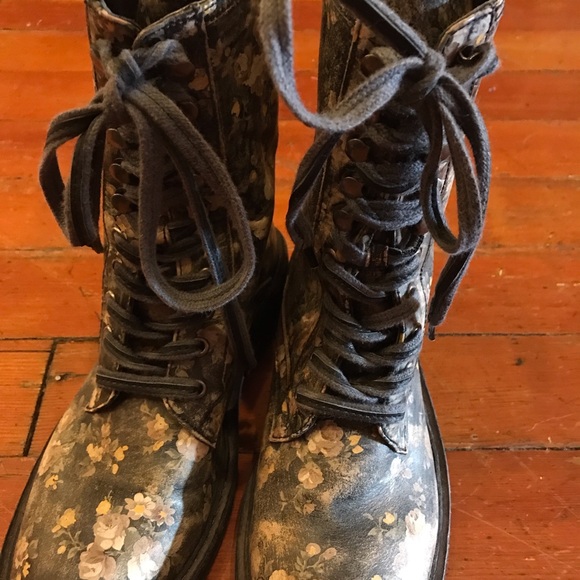 Free People Santa Fe Black Floral Bootie Combat boot Lace Up style🖤🌸 - Picture 4 of 7